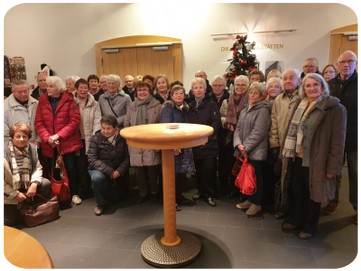 40 Senioren im Hänneschentheater
